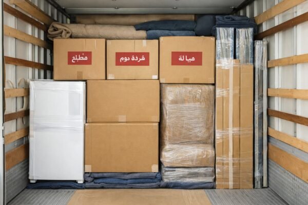 ترتيب العفش داخل سيارة نقل مغلقة بشكل آمن